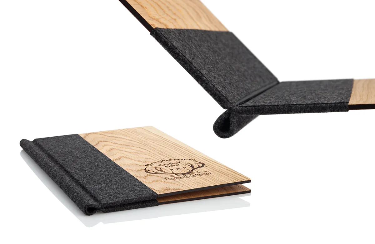 Speisekarten aus Holz und Loden für Gastronomie. Laserbranding.