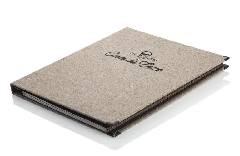 Loden-Speisekarte in beige mit Stick