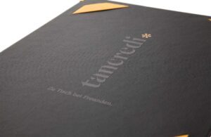 Menuboard en lin en noir avec imprimé logo