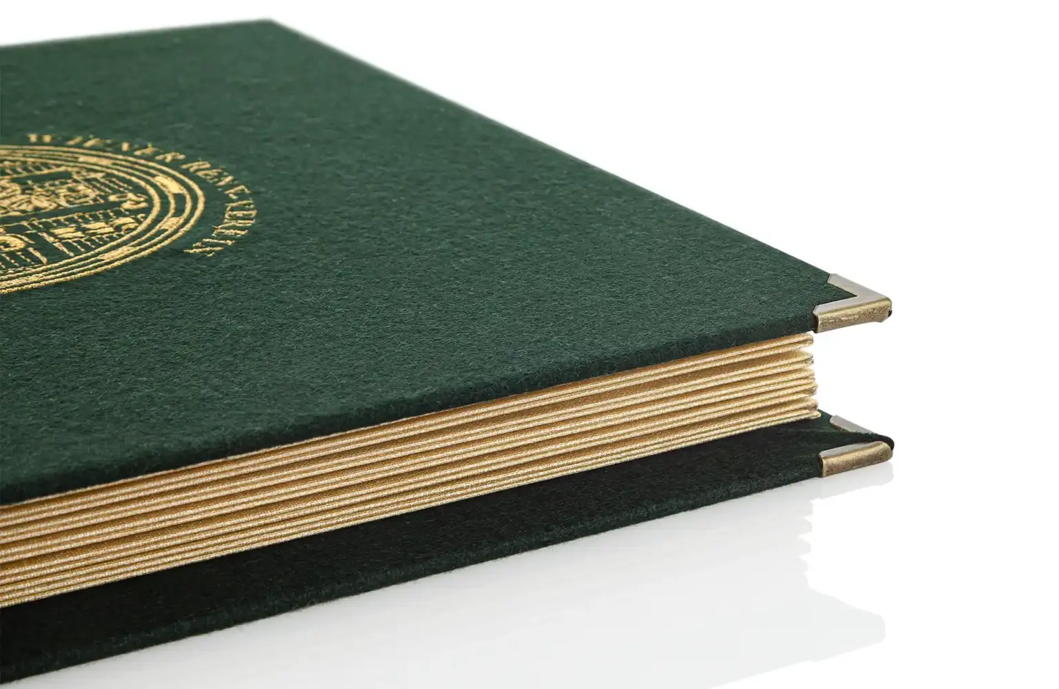 Speisekarte aus Loden in grün mit Altgold-Ecken