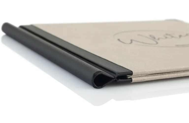 Speisekarte aus Weichleder in beige