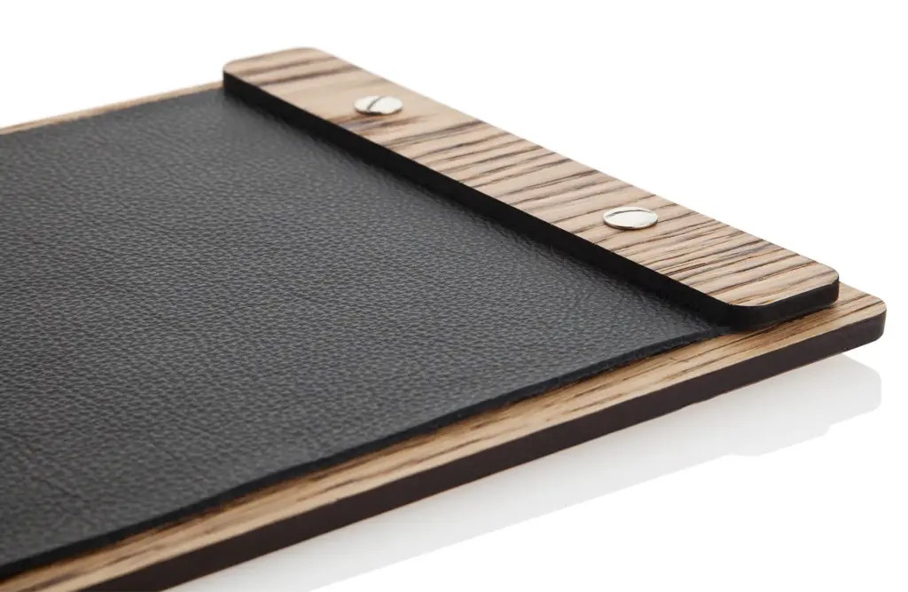 Eichenholz menuboard with bar and black leather cover