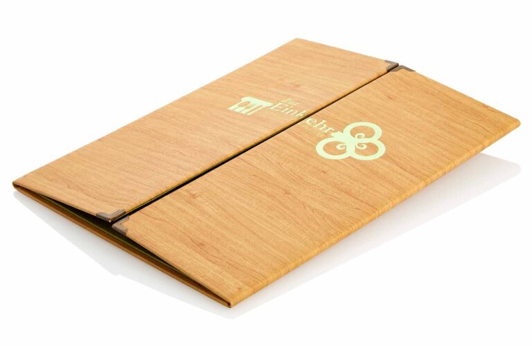 Speisekarte aus Leder in Corkoptik und mit Fensterfalz