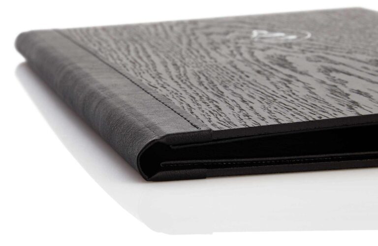 InfoCard made of black oak and soft leather back