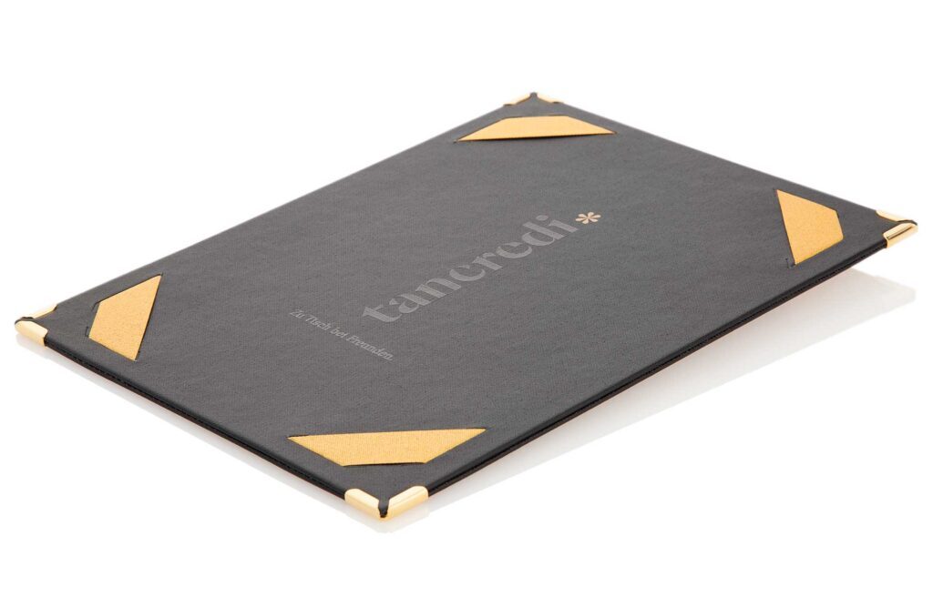 Menuboard model with loops made of linen and logo print