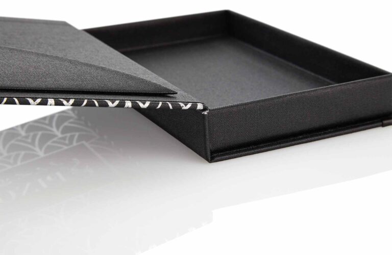 Invoice folder model Billbox made of linen in black