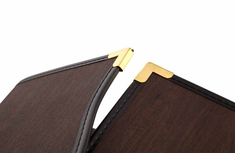 Room folder model King to open King in the middle of the gold corners