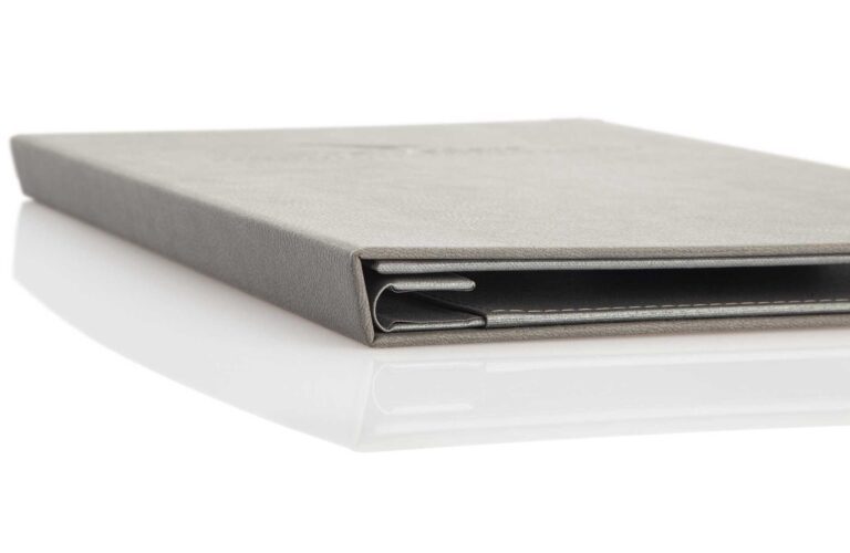 Room folder model Luxury with a push button placket