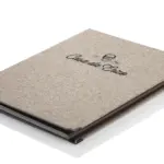 Menu en loden beige avec broderie