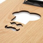 Eichenholz menuboard with logo cutout and black clamp