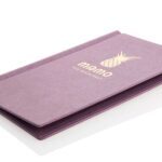 menu mince en cuir souple violet