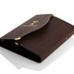 Dossier de salle en cuir souple en marron