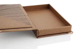 Fakturační skládací model Billbox vyrobený z dřeva s krabicí z prádla
