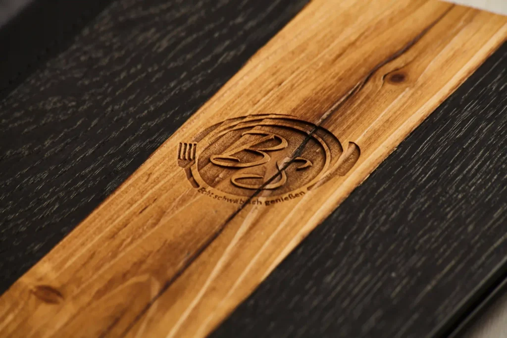 Laser Branding auf Altholz