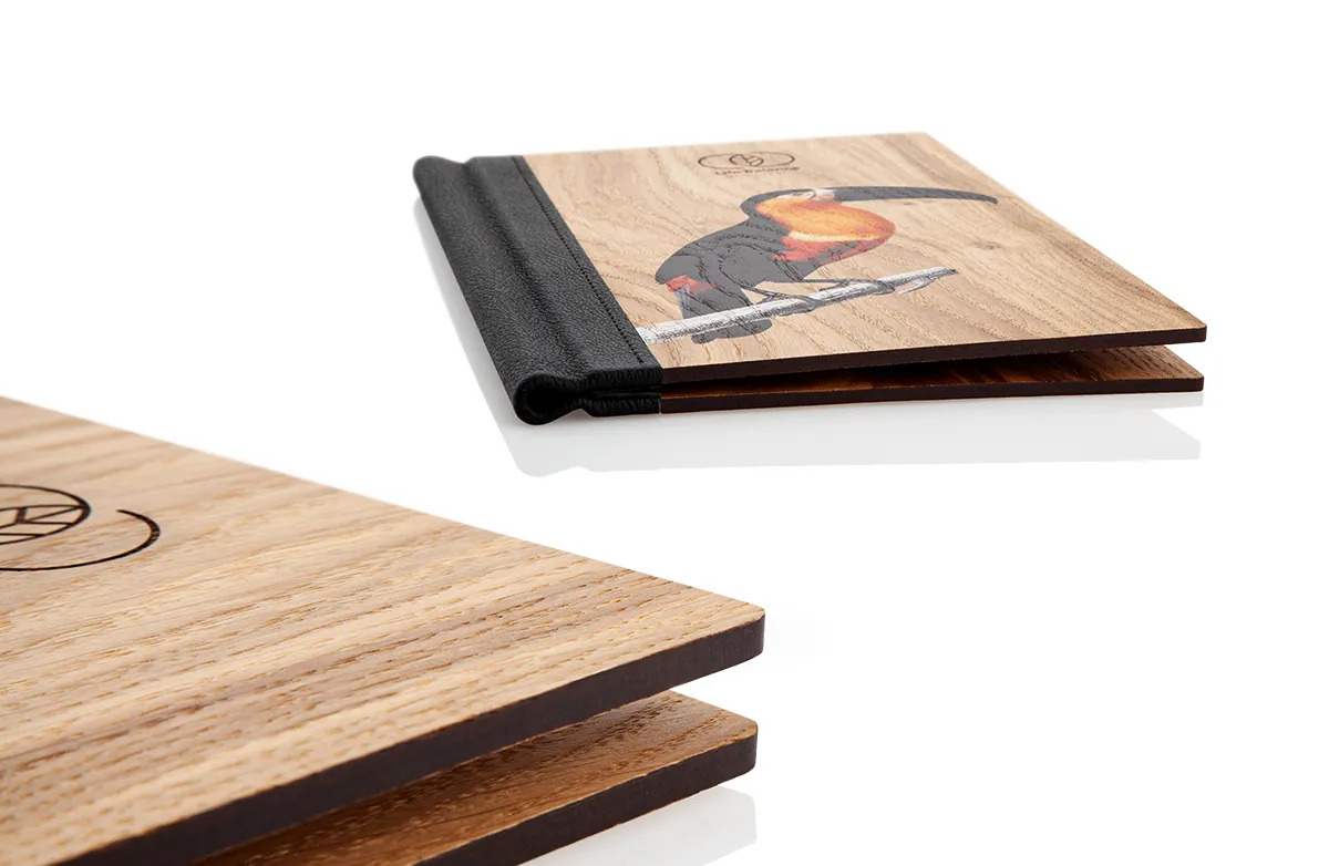 Dřevěné a kožené menu pro gastronomii. UV tisk a laserový oheň.