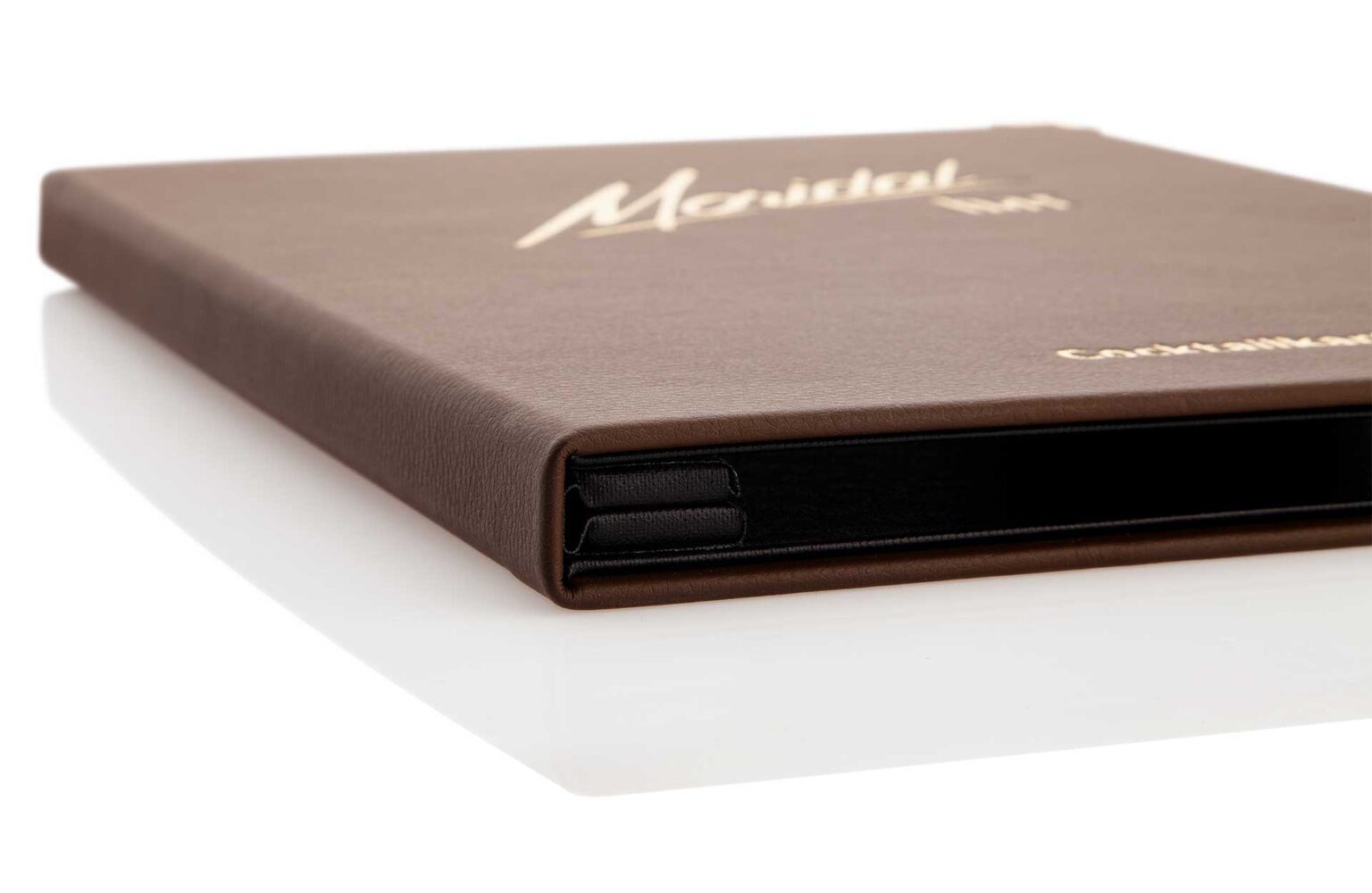 Jídelní lístek z designové kůže v hnědé barvě