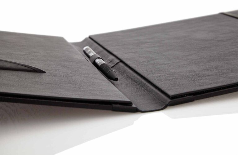 Infocard à l'intérieur avec un support de stylo à bille