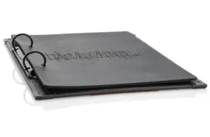 Černý model Menuboard s kruhovým mechanikou a koženým krytem