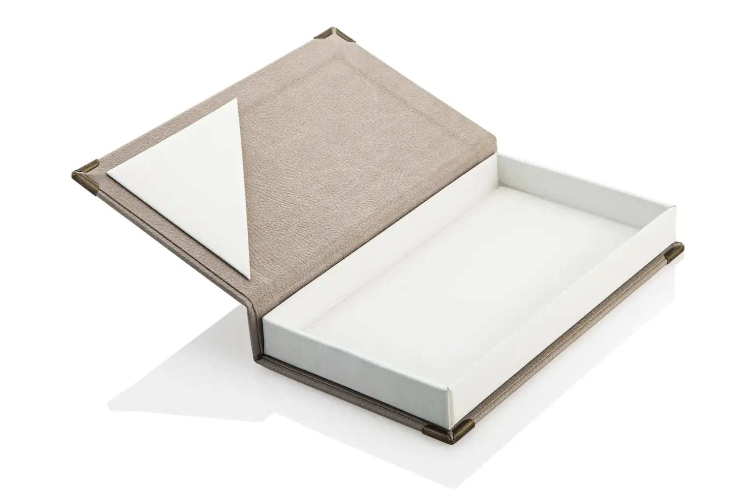 Modèle de pliage de facture en cuir souple avec une boîte blanche