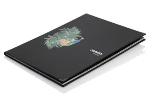 černé kožené menu s potiskem loga