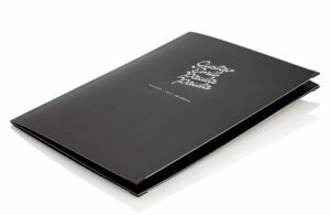 Speisekarte aus Karton mit Leinencellophanierung