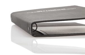 Model složky Royal Room v černé barvě s prstencovou mechanikou