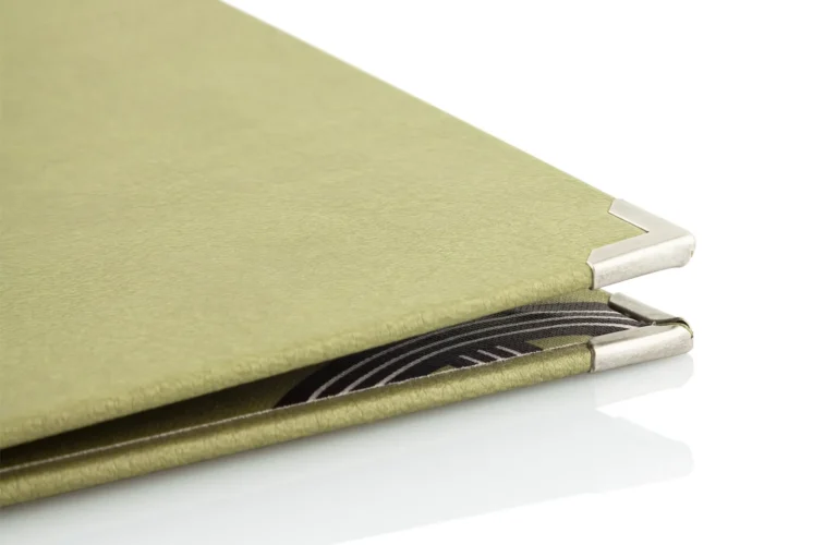 Speisekarten-Modell Kordesso Light mit Altsilber-Ecken