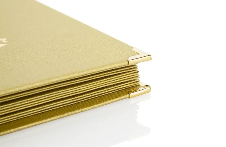 Speisekarte aus Buchleinen mit Gold-Ecken