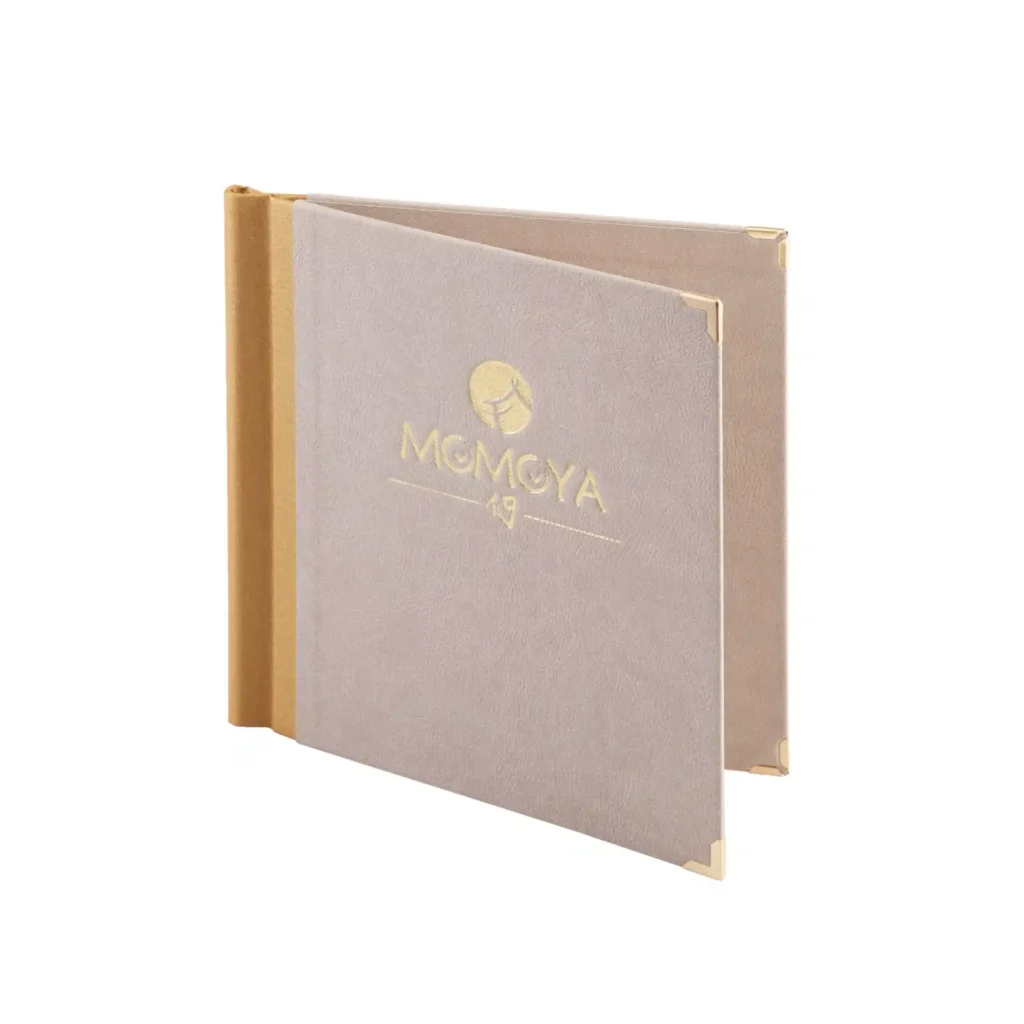 Speisekarten aus Leder in beige mit Logo in gold bei Gastrotopcard kaufen
