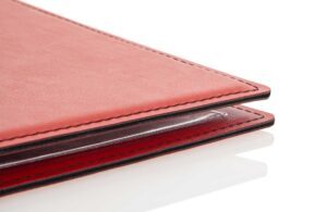 Menu en cuir mousse rouge