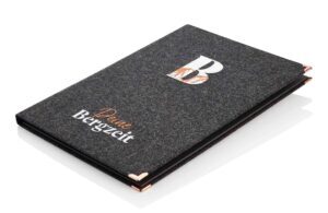 Menu en loden avec broderie