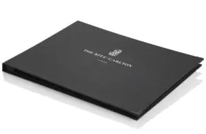 Menu en tissu noir au format paysage