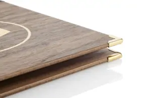 Quickfix en bois de noix avec des coins dorés