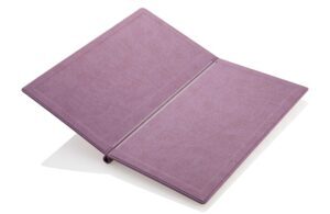 Menu en cuir souple violet