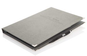 Modèle de dossier de chambre luxe en gris avec une placard à bouton-poussoir