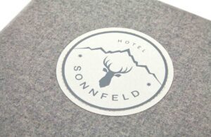 Menu Loden avec badge et impression permanente