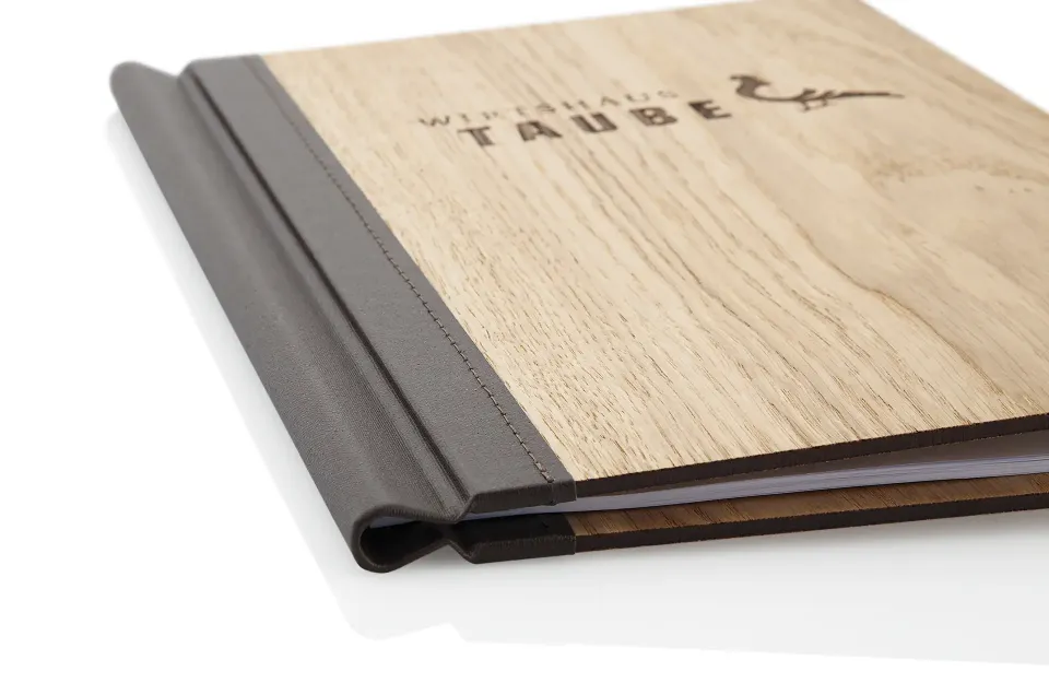 Speisekarte aus Holz mit Klemmrücken