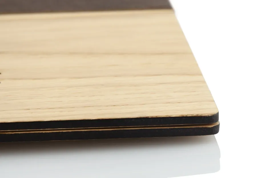 Speisekarte aus Holz mit abgerundeten Kanten