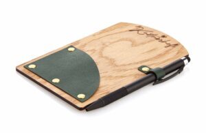 Rechnungsmappen-Modell Billboard aus Holz mit Ledertasche und Stiftehalter