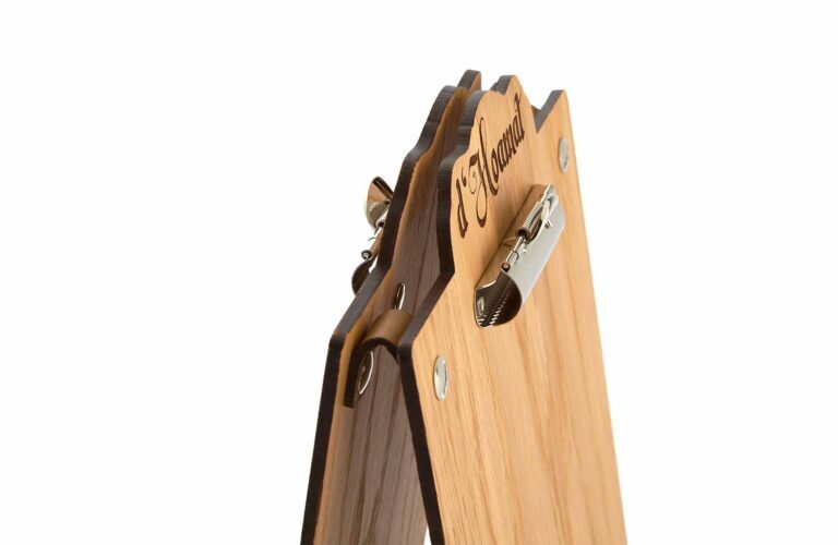 Chartboard aus Holz mit Klemme in Silber