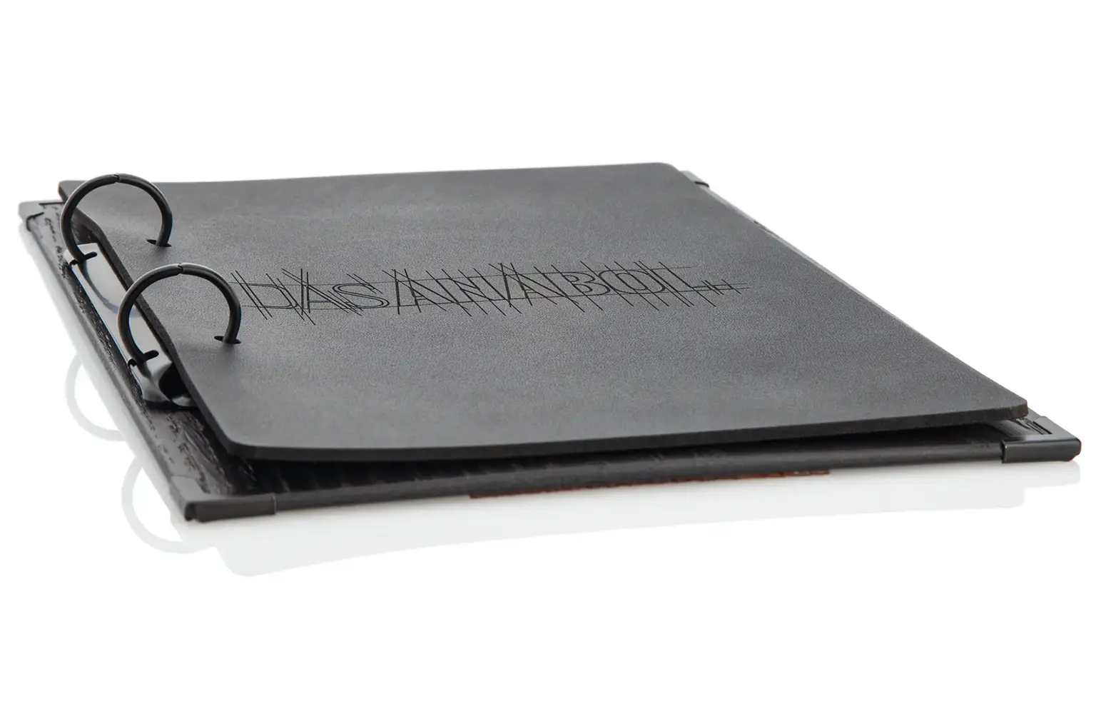 Schwarzes Menuboard-Modell mit Ringmechanik und Ledercover