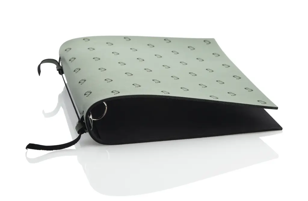 Speisekarte aus Leder in grün