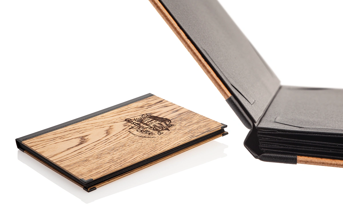 Speisekarte aus Holz, mit Laserbranding