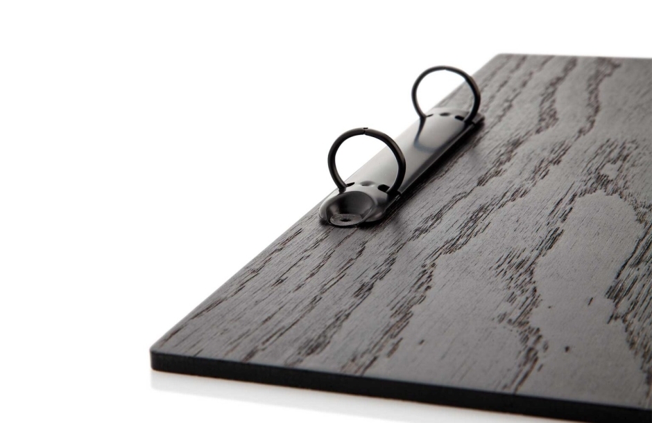 Menuboard-Modell in schwarz mit Ringmechanik
