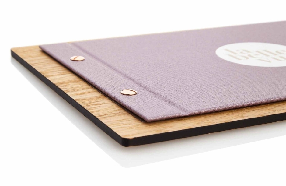 Selectboard aus Holz mit Leinen-Cover und Schrauben