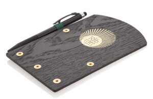 Backboard arrière avec un gaufrage métallique en or et un support de stylo à bille