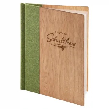 Speisekarte aus hellem Holz mit grünen Details bei Gastrotopcard kaufen