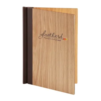 Speisekarte aus Holz mit Logoveredelung bei Gastrotopcard kaufen